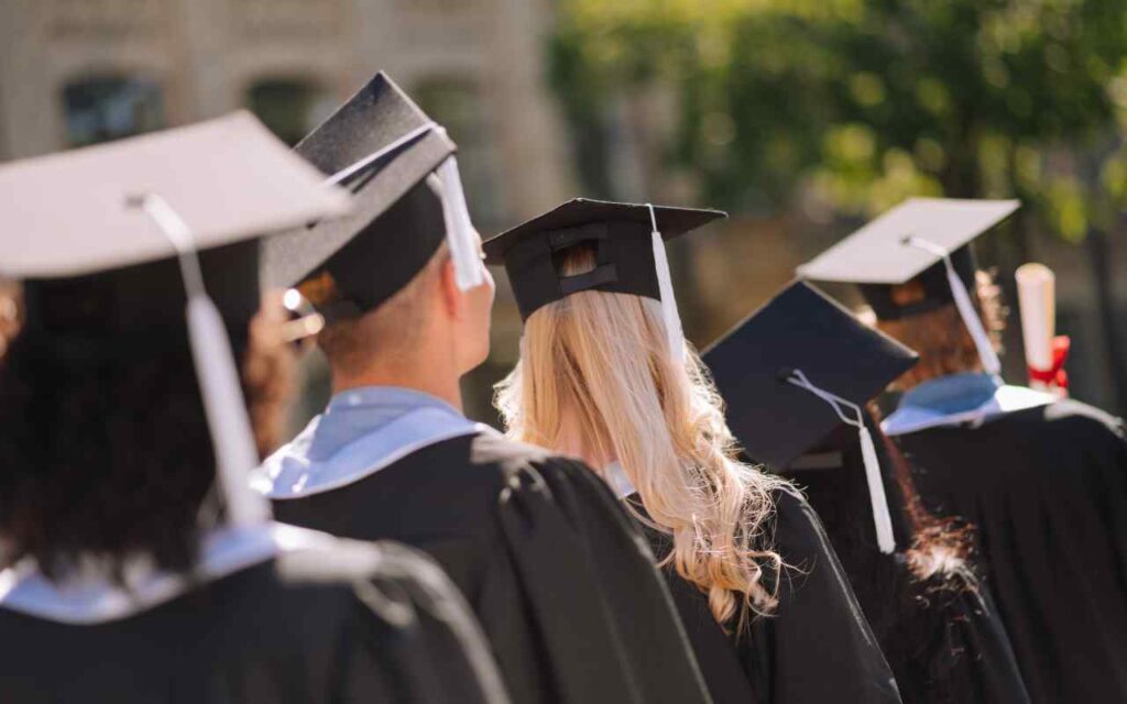 do nurses need a masters degree to perform psychotherapy in ontario